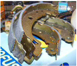 Drum brake shoes (violet color) and linings